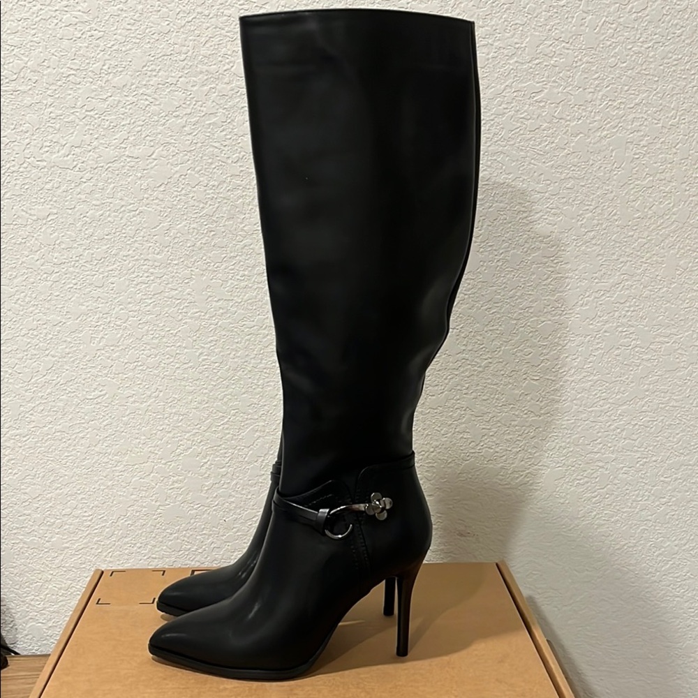 Black Leather Knee-High Heeled Boots - Picture 5 of 5